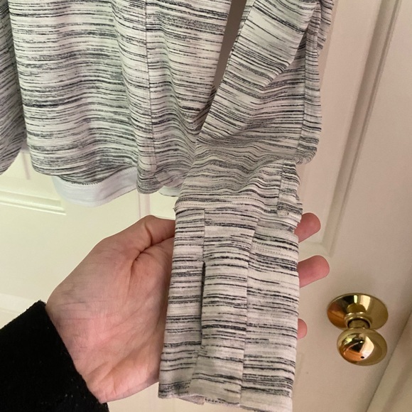 Lululemon Long Sleeve Shirt - Picture 7 of 9